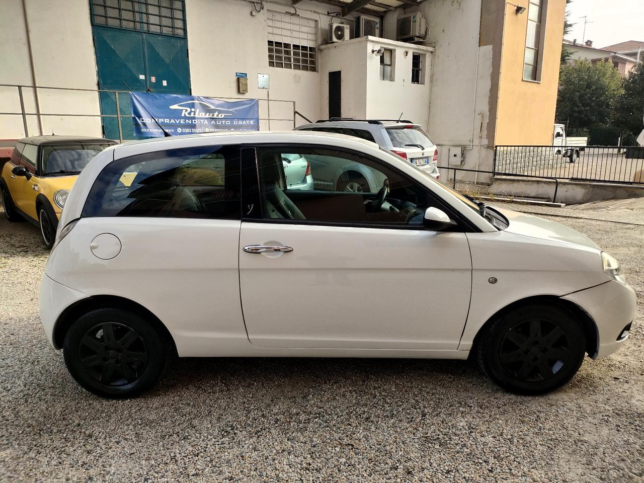 Lancia Ypsilon 1.2 8v Platino