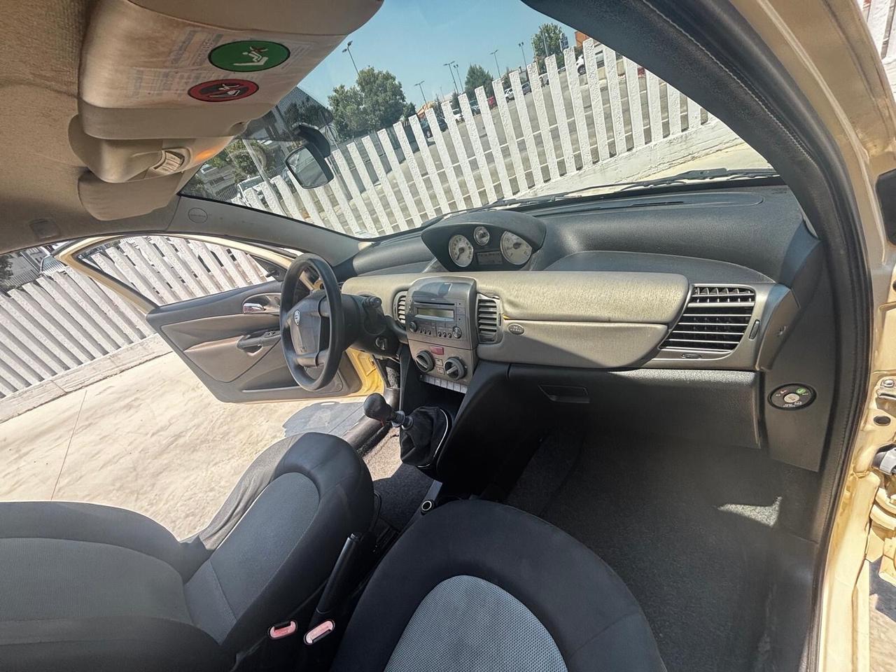 Lancia Ypsilon 1.2 16V Argento