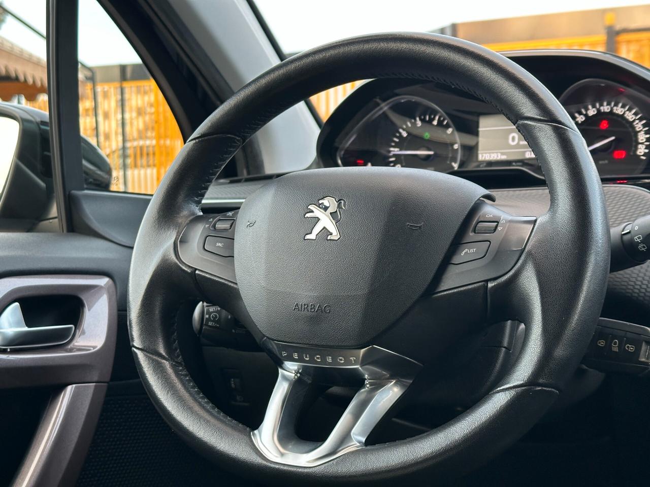 PEUGEOT 2008 PureTech 82 Active