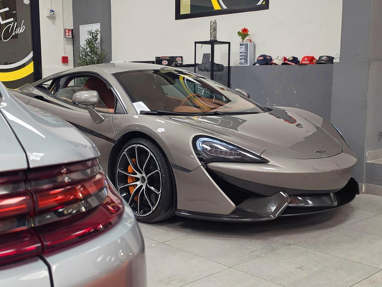 Mclaren 570S Coupe V8 3.8 570CV LUXURY PACK _ SERVICE BOOK COMPLETO MCLAREN UFFICIALE _ CERCHI 19" MSO (€8000) _ LIFT