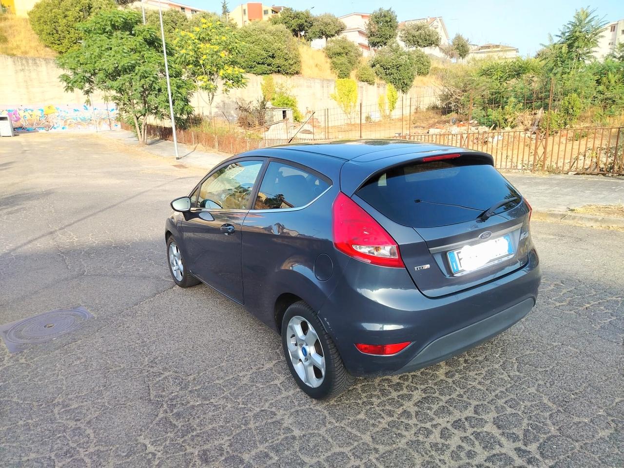 Ford Fiesta 1.4 TDCi 70CV 3 porte Titanium 2012