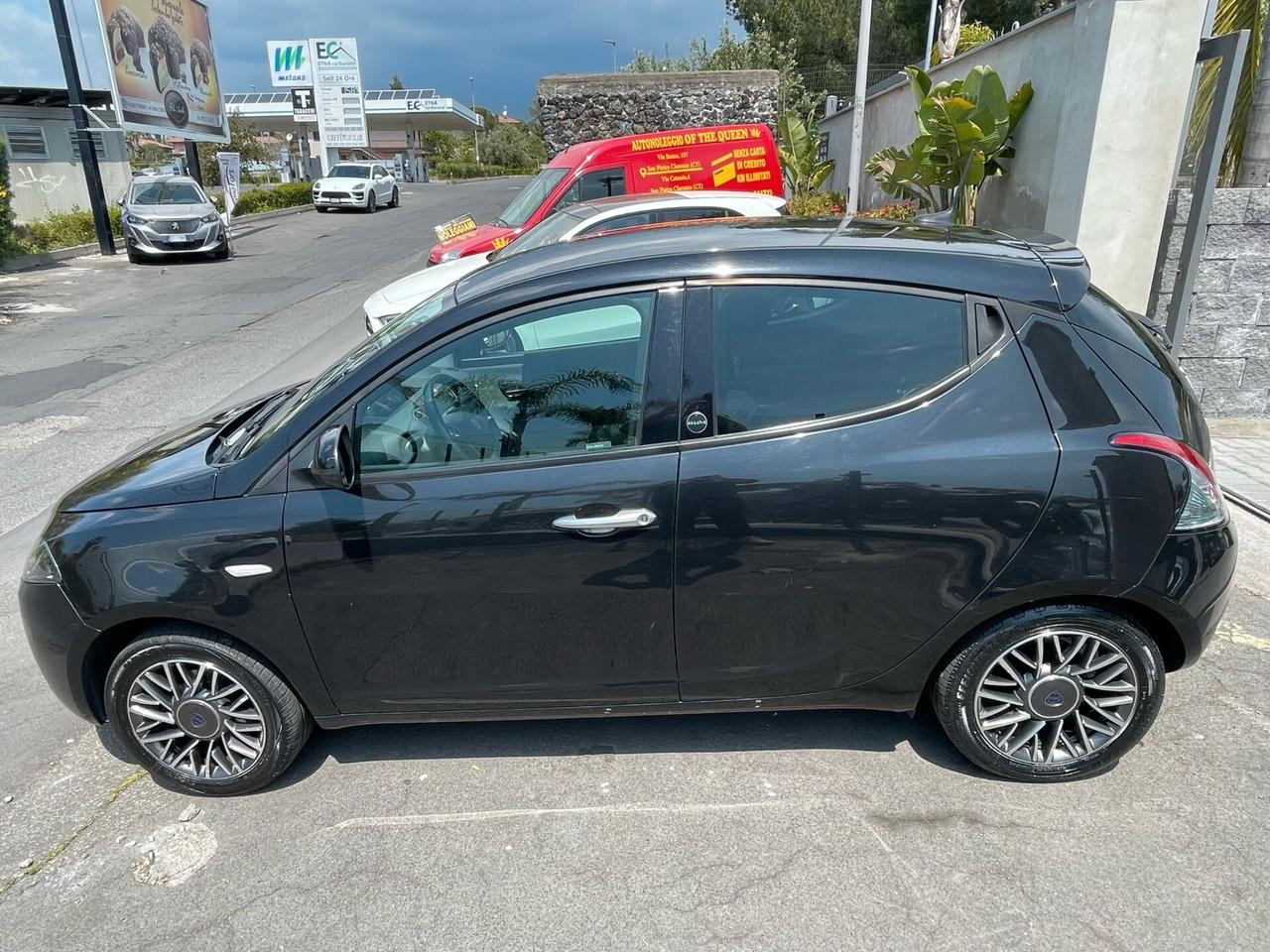 Lancia Ypsilon 1.0 FireFly 5 porte S&S Hybrid Ecochic Gold