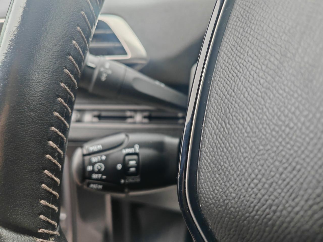 Peugeot 3008 15HDi Tetto navig led 2020