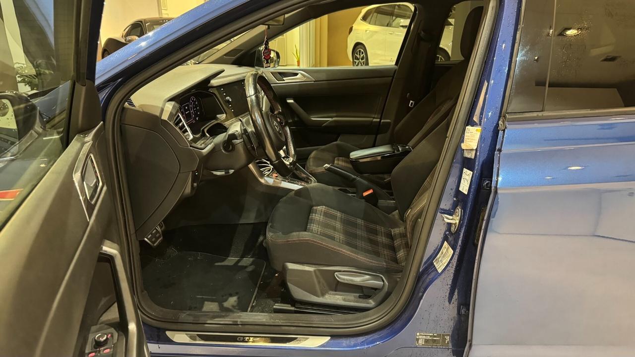 VOLKSWAGEN POLO GTi 200CV-2019