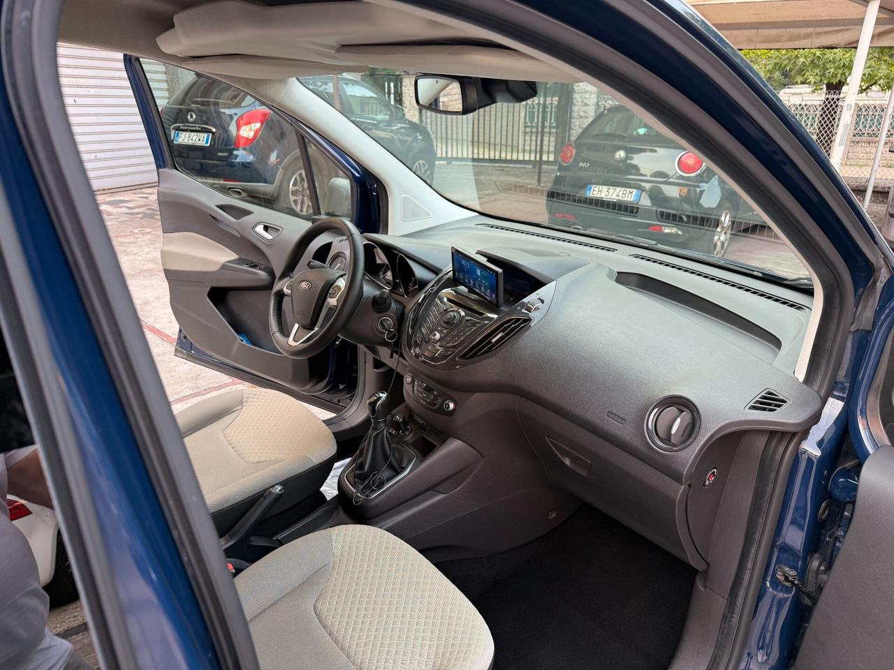 Ford Tourneo Courier 1.0 EcoBoost 100 CV Titanium