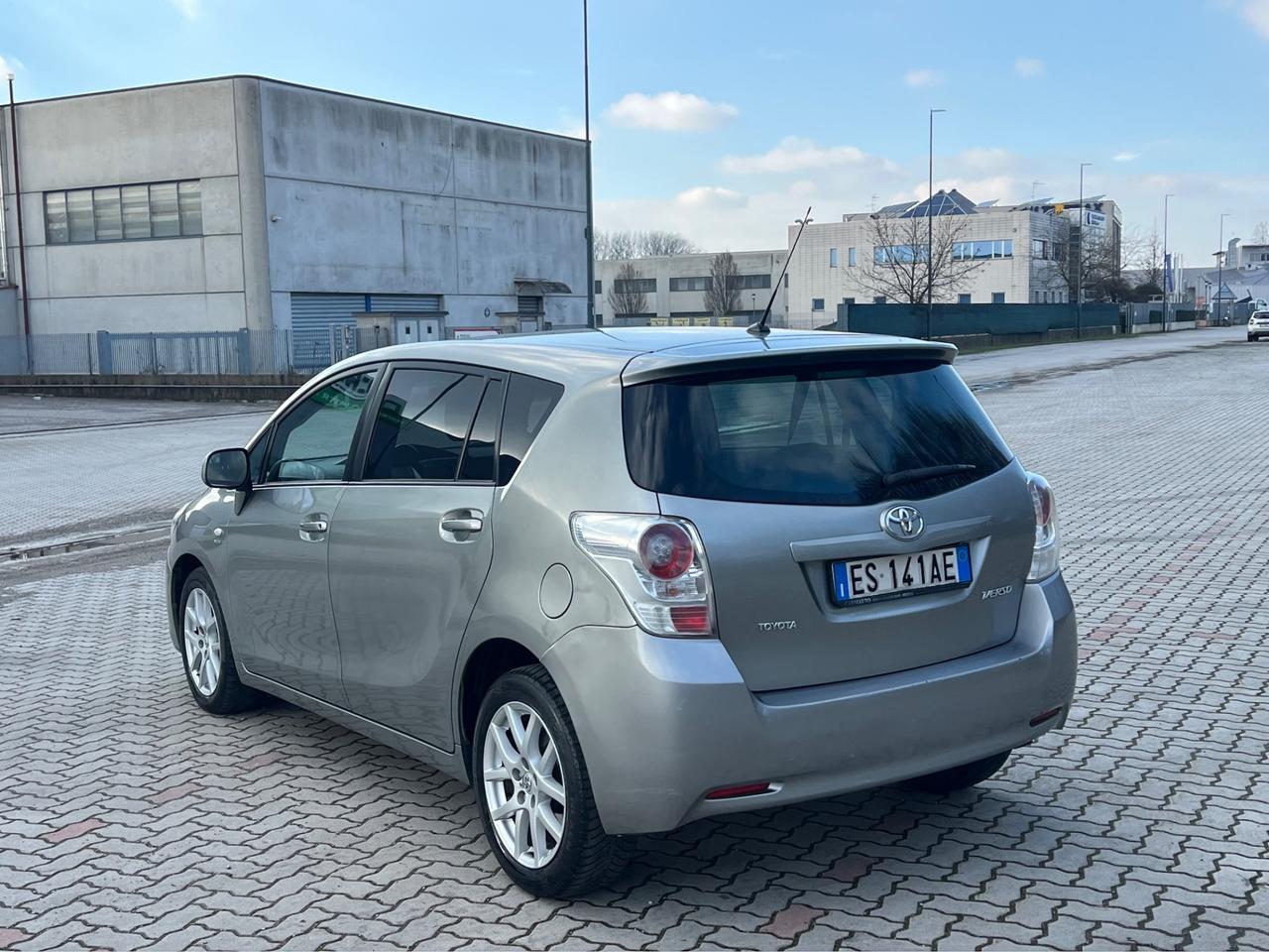 Toyota Verso 2.2 D-Cat 150 CV aut. Active 7 posti