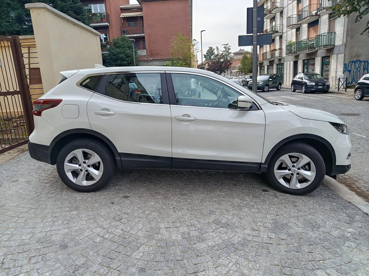 Nissan Qashqai 1.3 DIG-T Business #6833