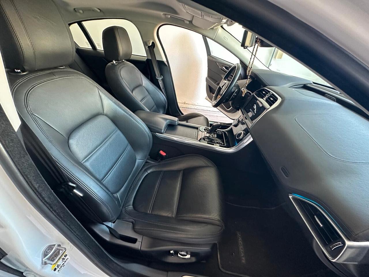 Jaguar XE 2.0 D 180 CV aut. SE