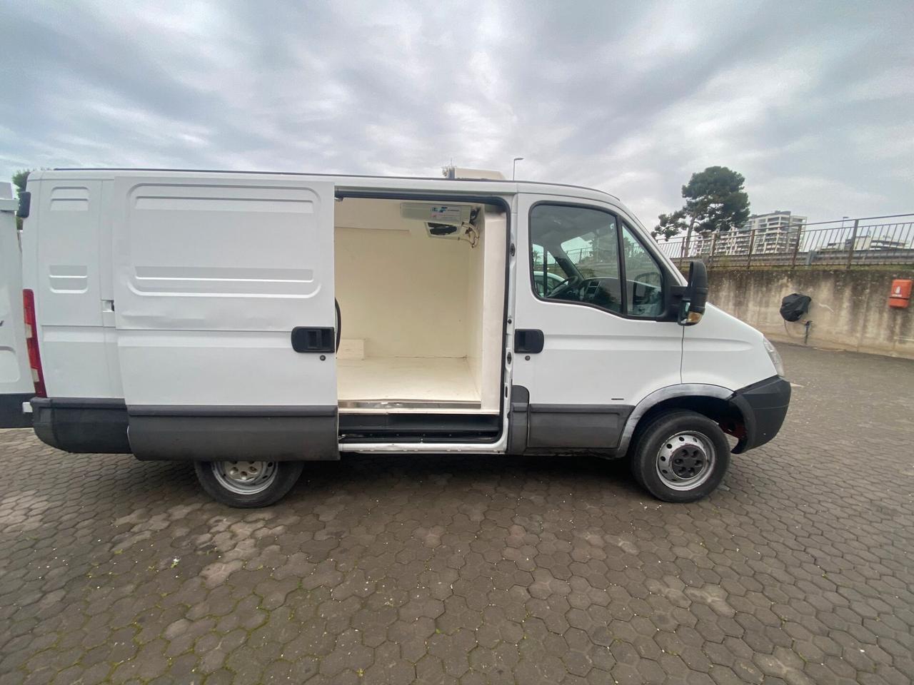 Iveco Daily 2.3 MJ Isotermico con Gruppo Frigo Thermo King – Motore Revisionato