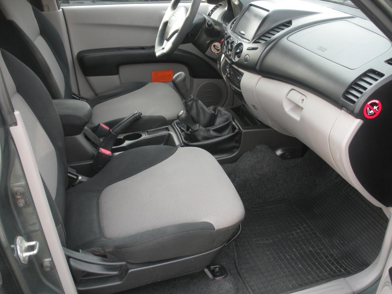 Mitsubishi L200 2.5 DI-D/136CV DC Invite DPF