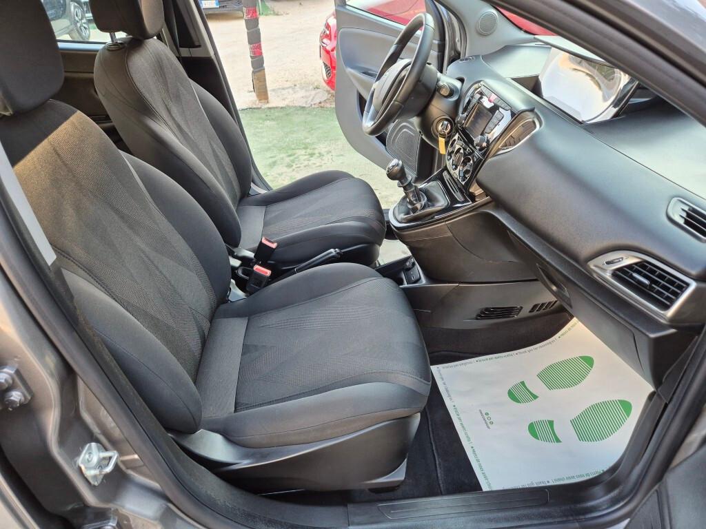 Lancia Ypsilon 1.0 Hybrid Ecochic Gold
