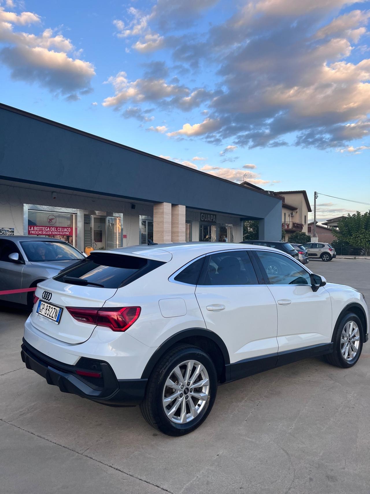 Audi Q3 45 TFSI e S tronic Business
