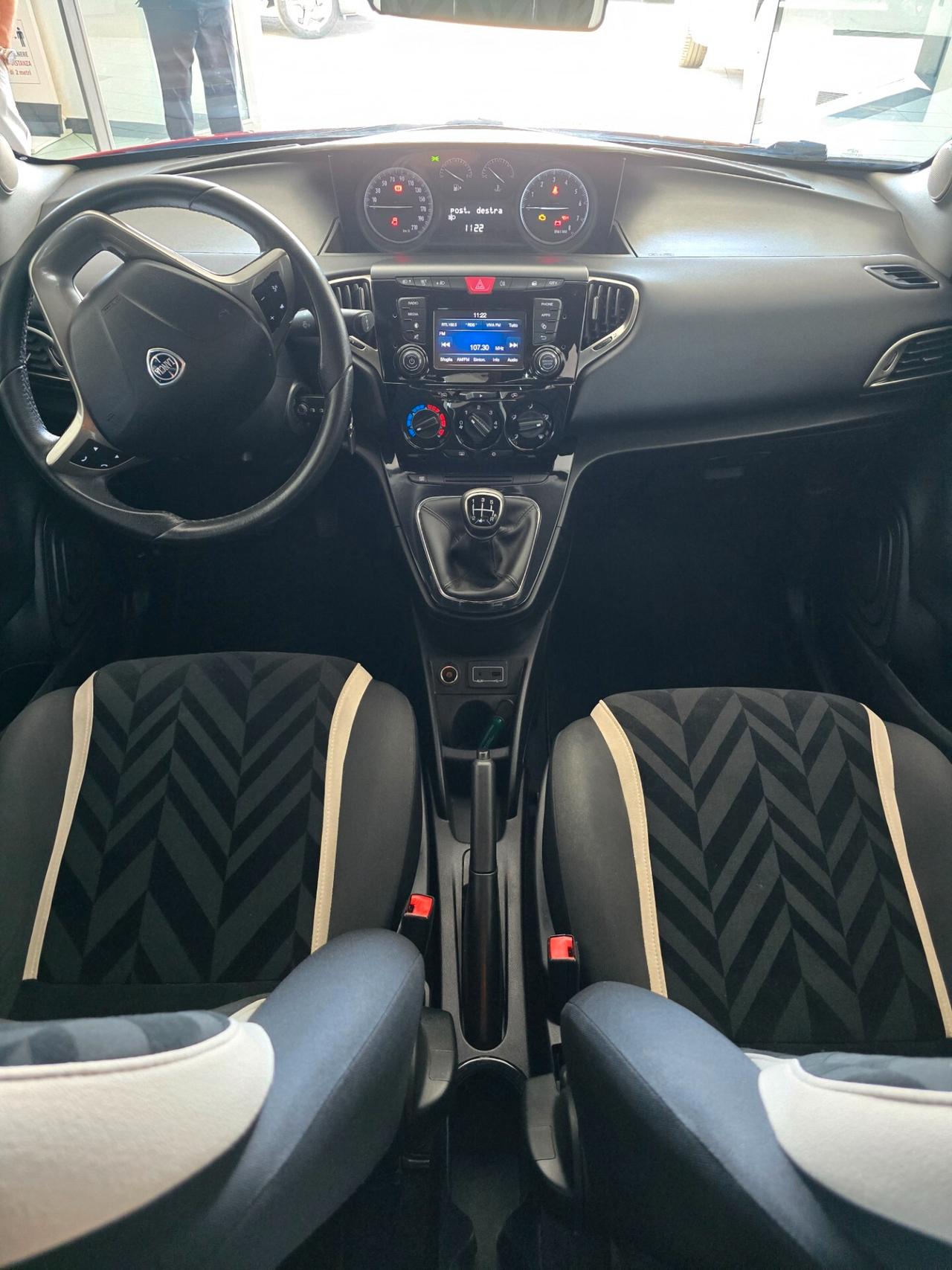Lancia Ypsilon 1.2 69 CV 5 porte Platinum