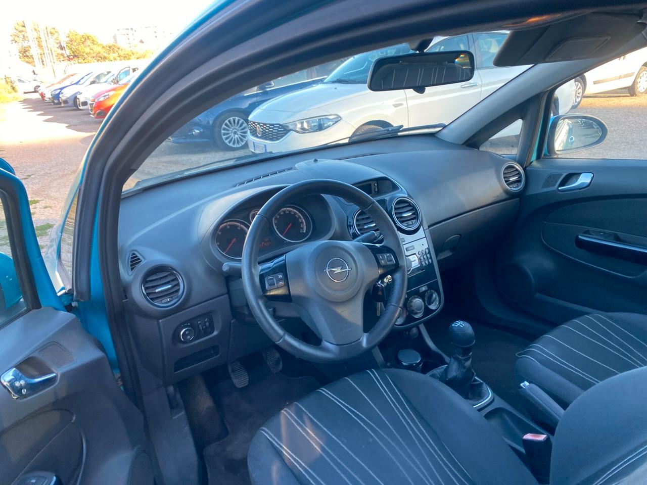 OPEL CORSA 1.3 CDTI ADATTA NEOPATENTATI ANNO 2010