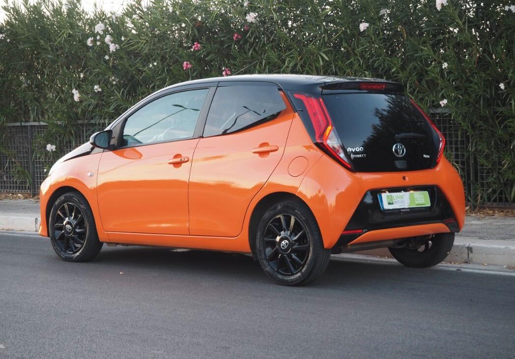 Toyota Aygo Connect orange 1.0 VVT-i 72 CV 5 porte x-wave