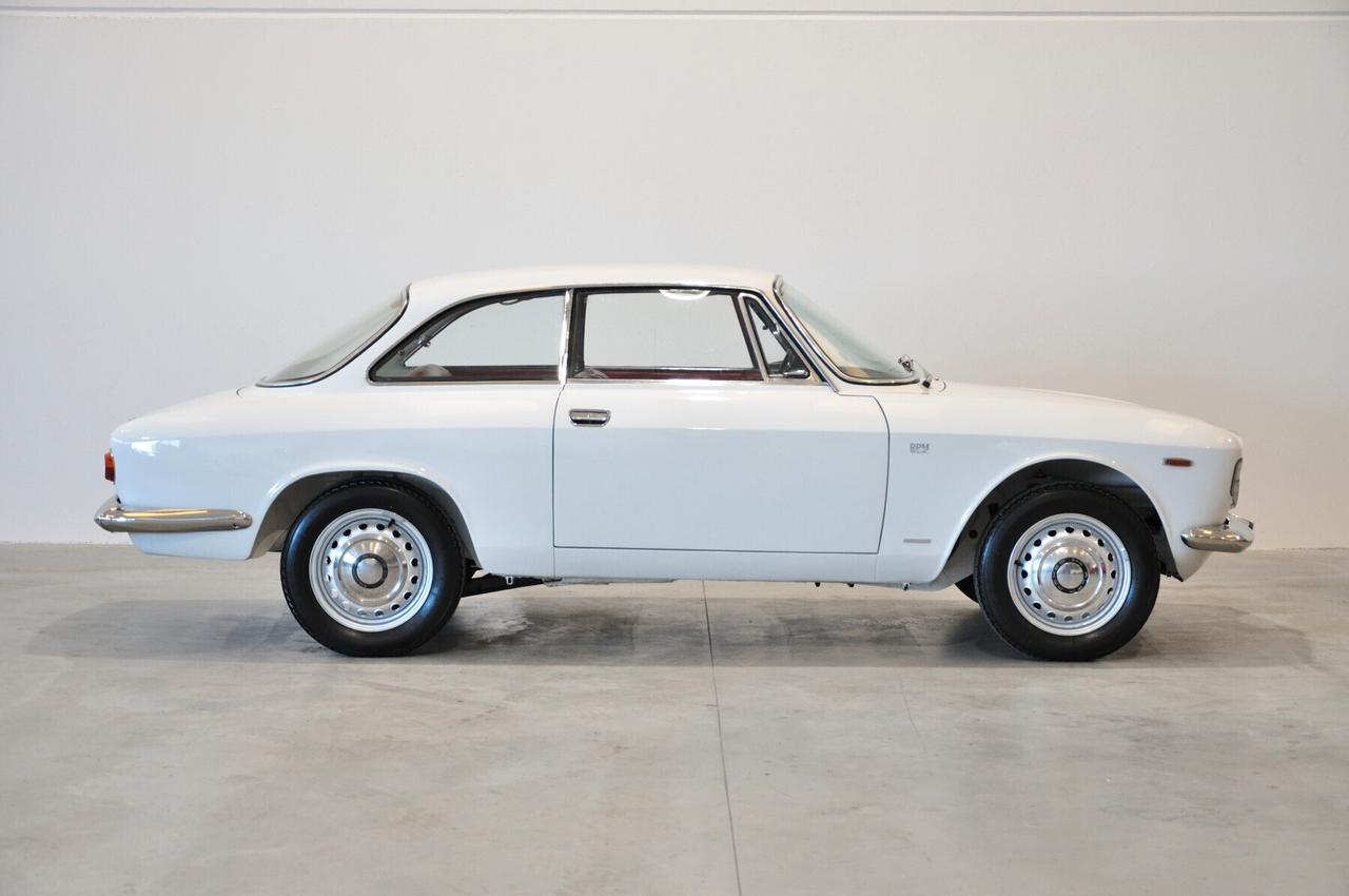 Alfa Romeo GT Giulia Sprint GT 1.6 105.02