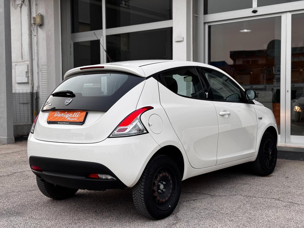 Lancia Ypsilon 0.9 TwinAir 85 CV 5 porte Metano Ecochic Elefantino