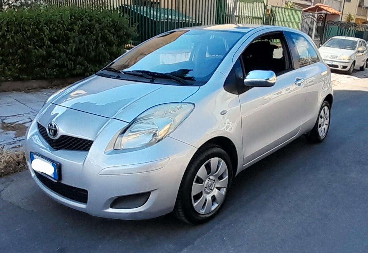 Toyota Yaris 1.0 benzina x neo patentati