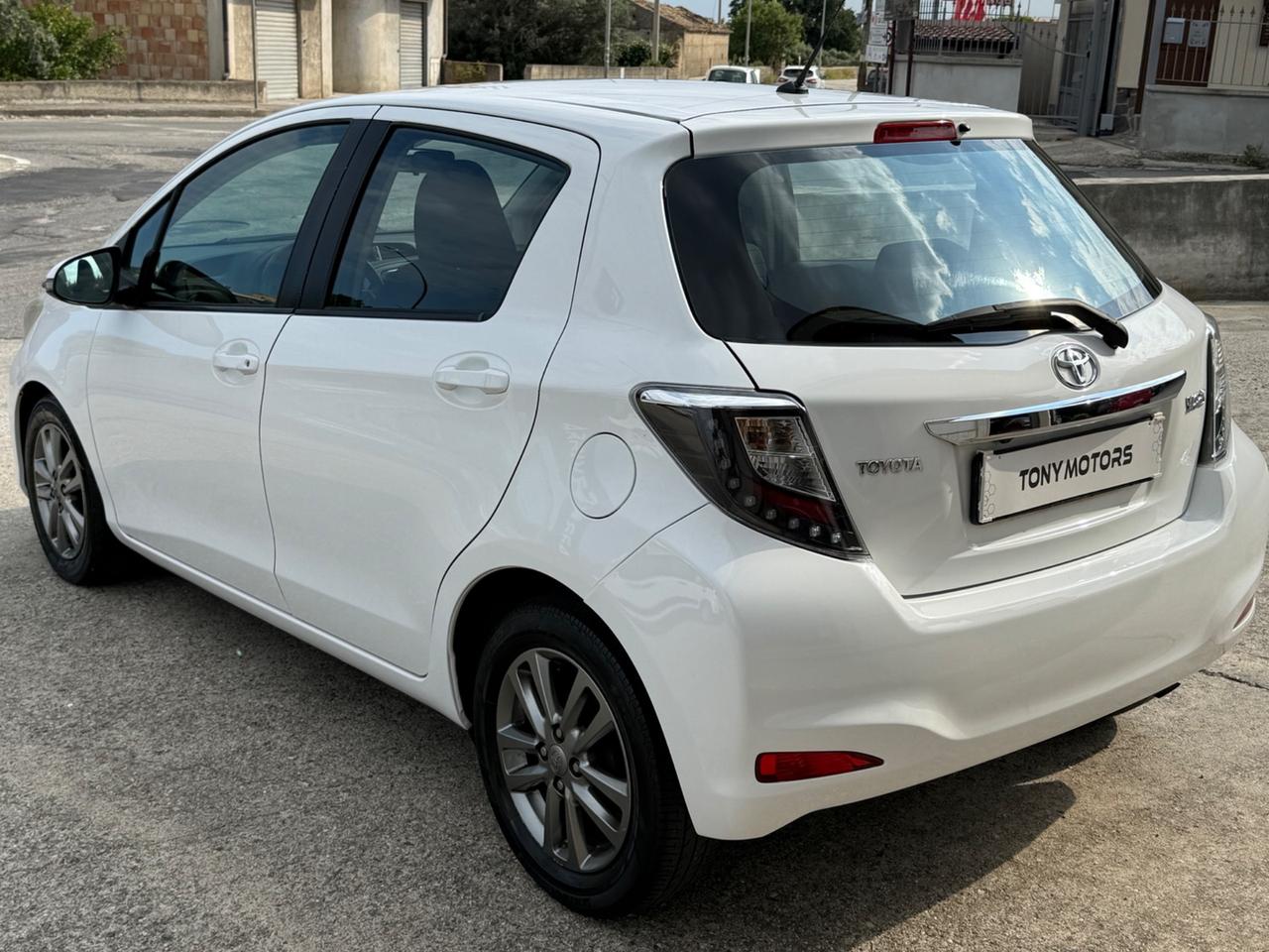 Toyota Yaris 1.4 D-4D 5 porte Lounge (GARANZIA TOYOTA 6 ANNI)