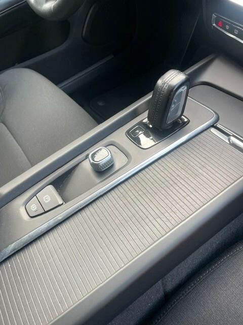 Volvo V60 B4 (d) Geartronic Momentum Business Pro Garanzia 24M