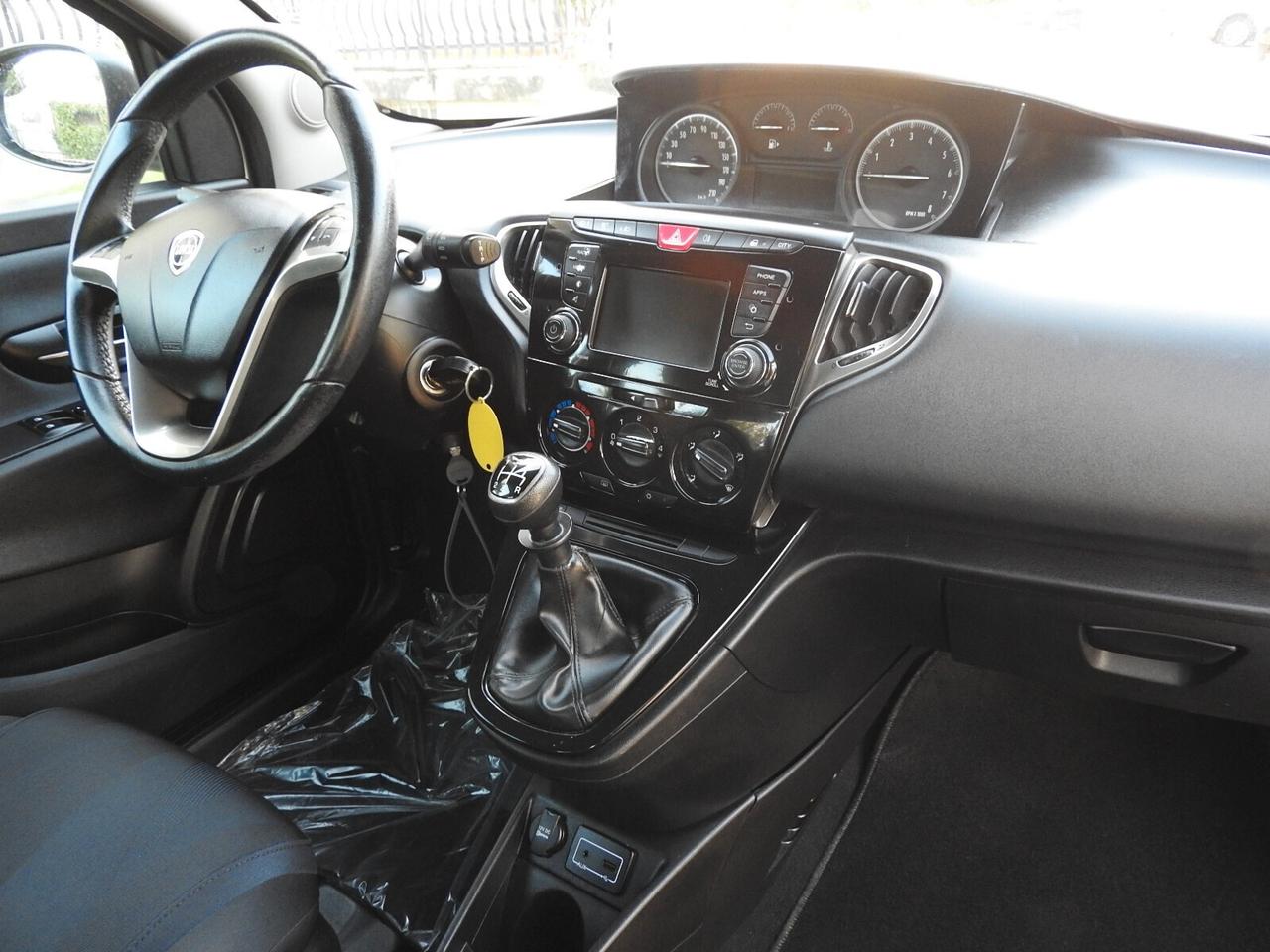 Lancia Ypsilon 1.2 69 CV 5 porte Gold NEOPATENTATI