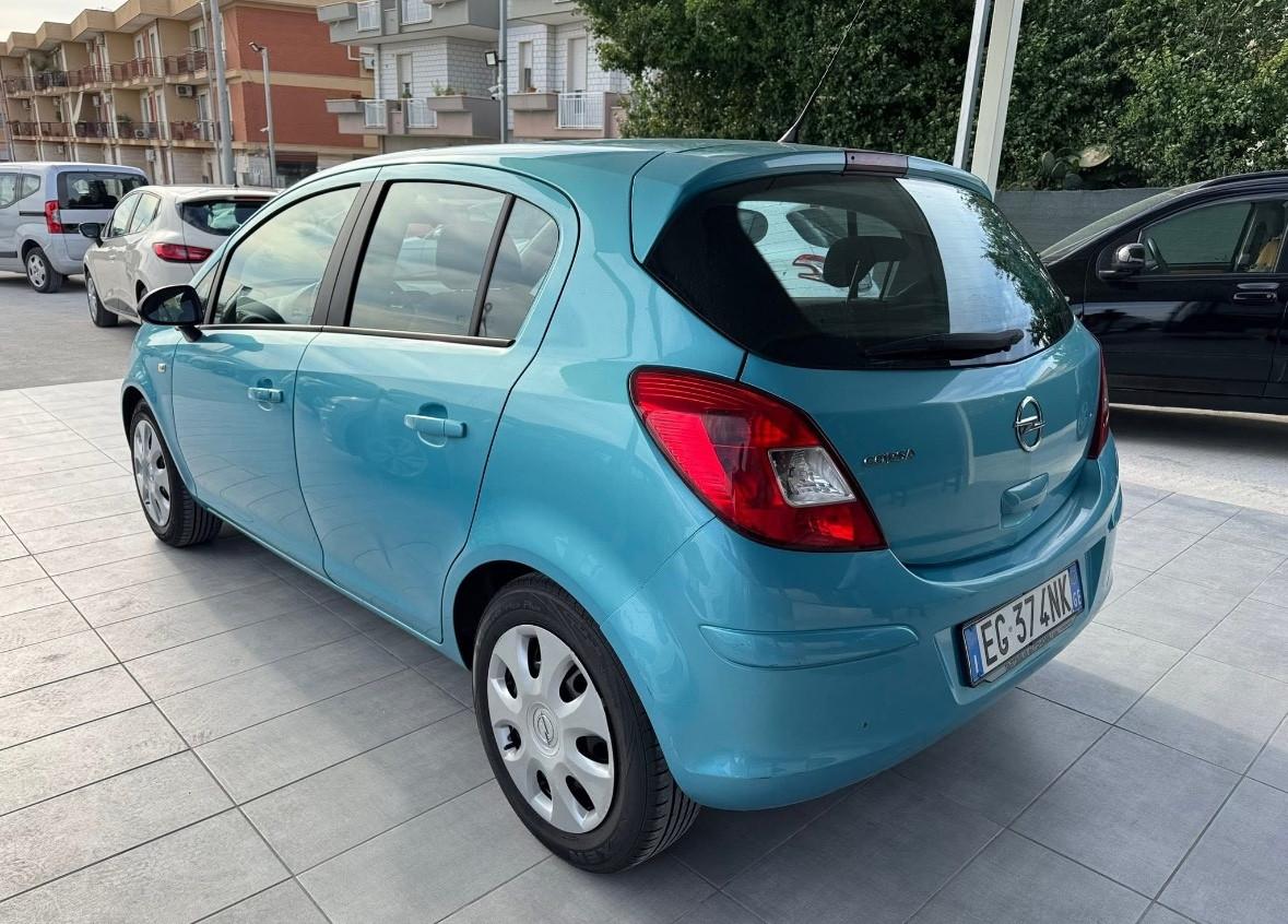 Opel Corsa 1.2 5 porte Club