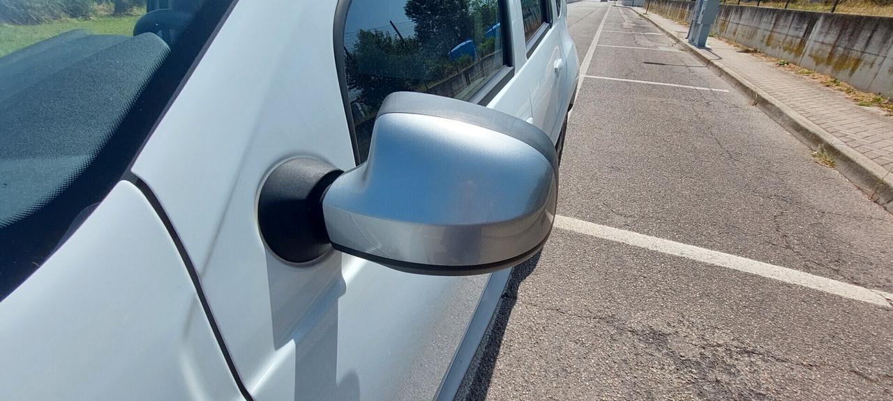 DUSTER 1,6 GPL DI SERIE CASA MADRE NAVIGATORE TELEFONO SENSORI FULL FULL 110 CV