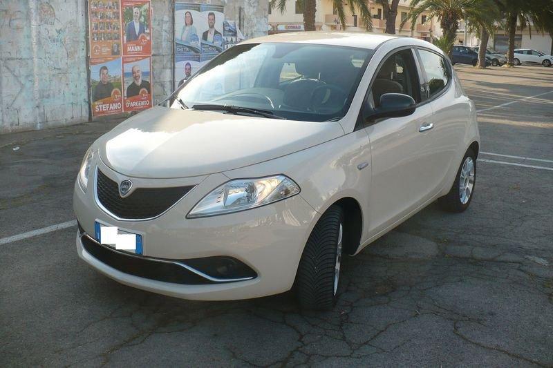 Lancia Ypsilon 1.2 69 CV 5 porte Silver