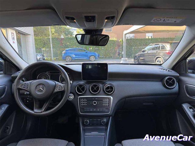 MERCEDES-BENZ GLA 180 d SPORT TELECAMERA NAVIGATORE SEDILI SPORTIVI