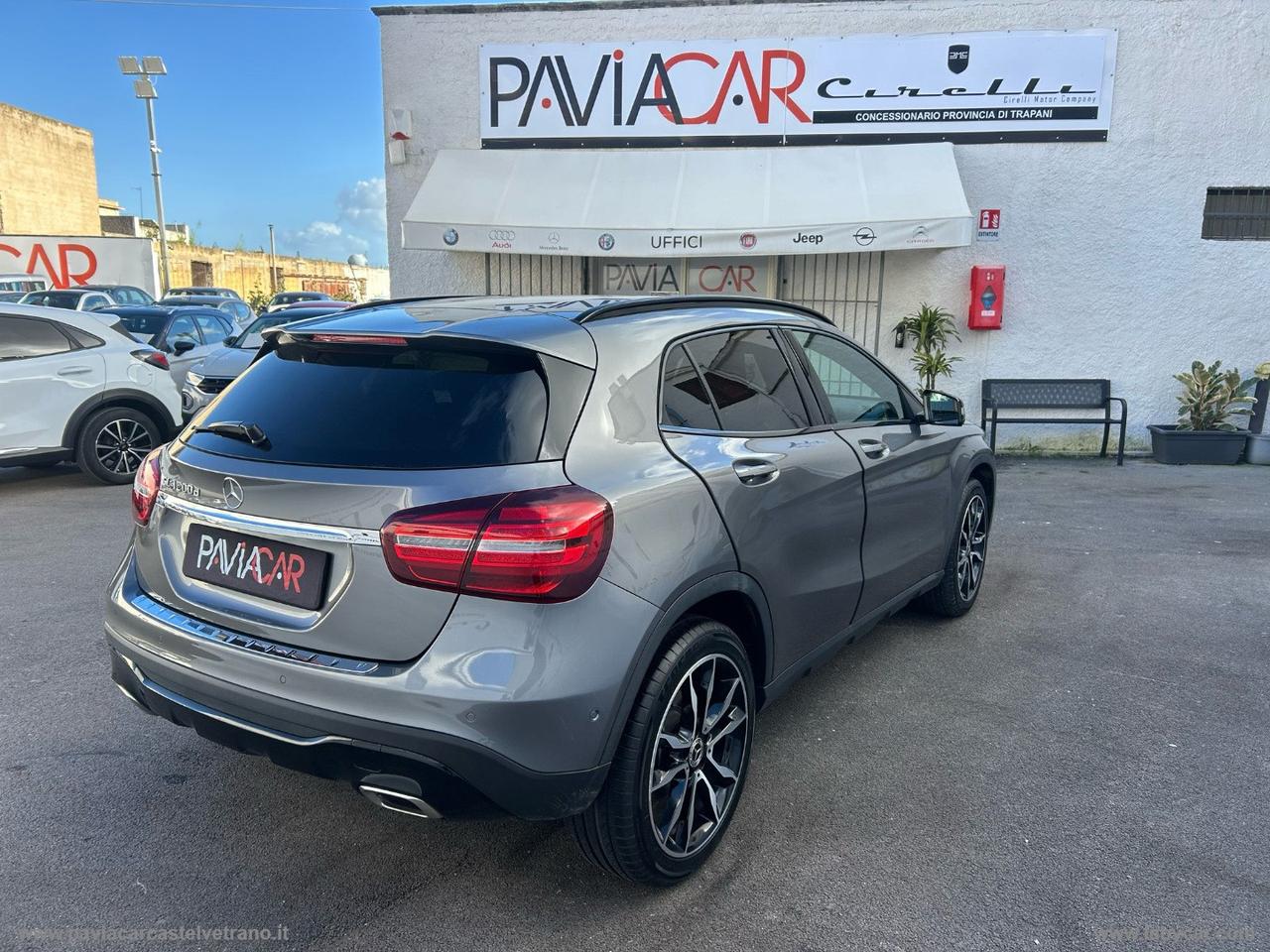 MERCEDES-BENZ GLA 200 d Automatic Premium