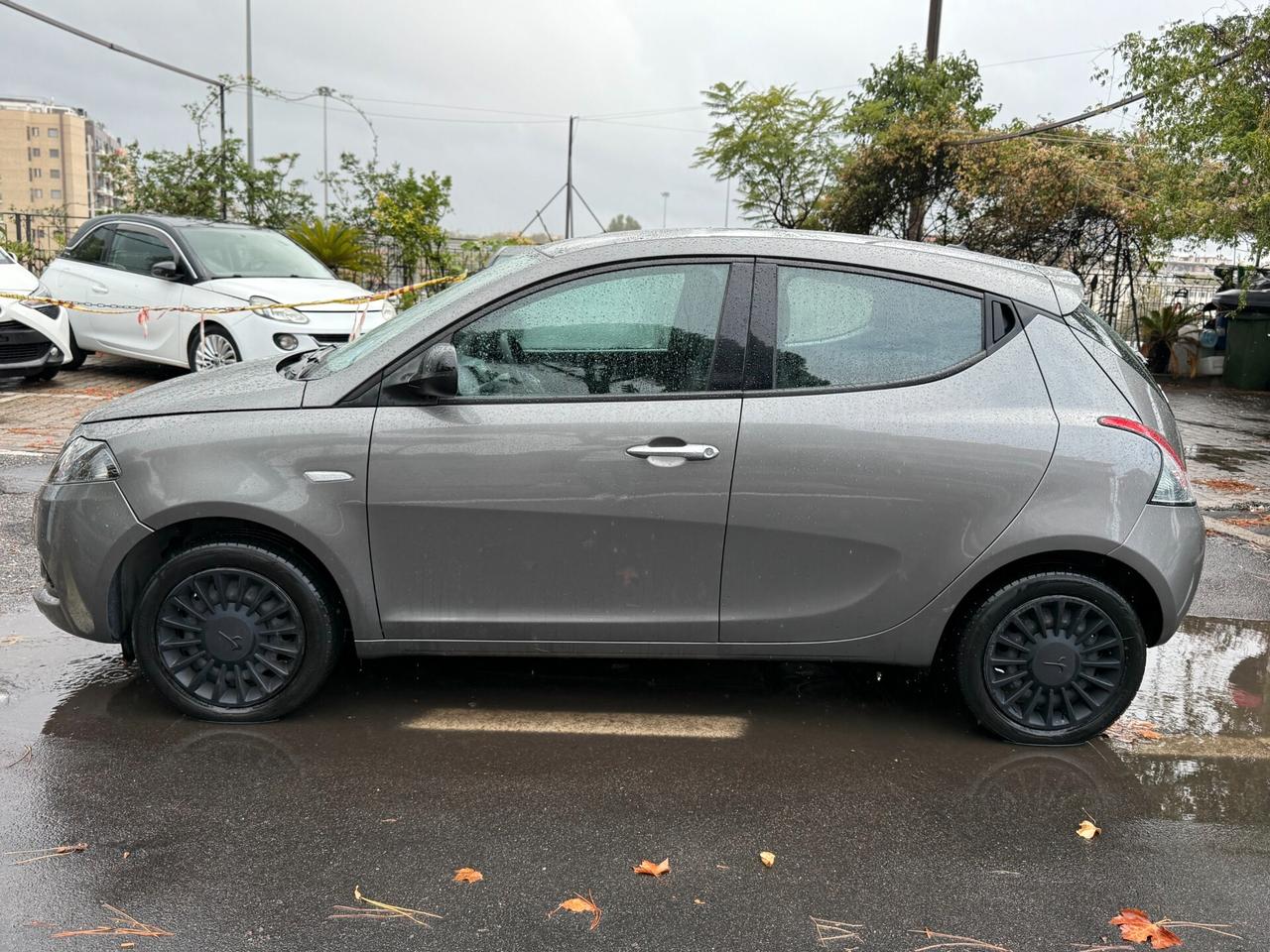 Lancia Ypsilon 1.0 FireFly 5 porte S&S Hybrid Ecochic Gold