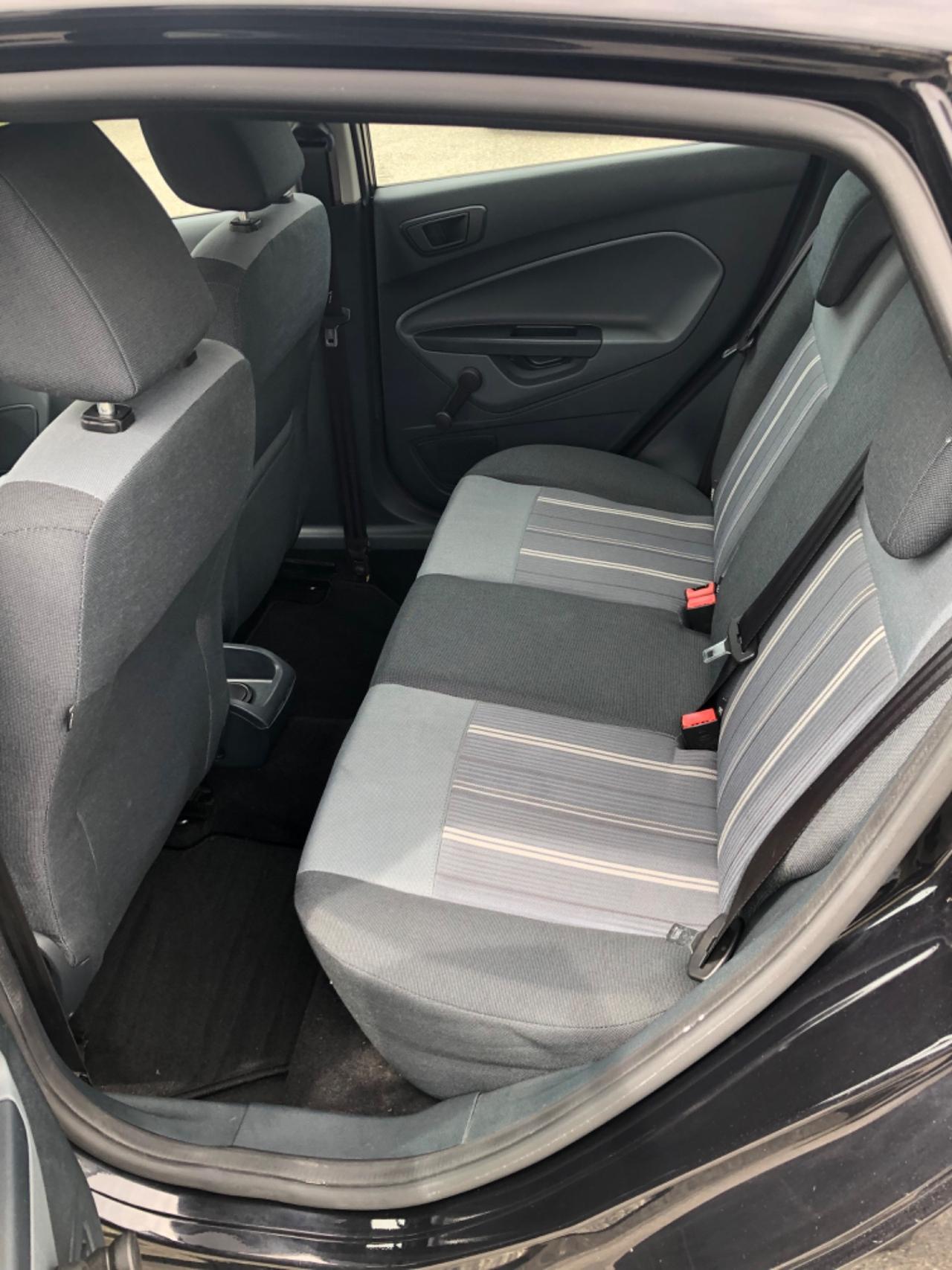 Ford Fiesta 1.4 TDCi 68CV 5 porte Titanium
