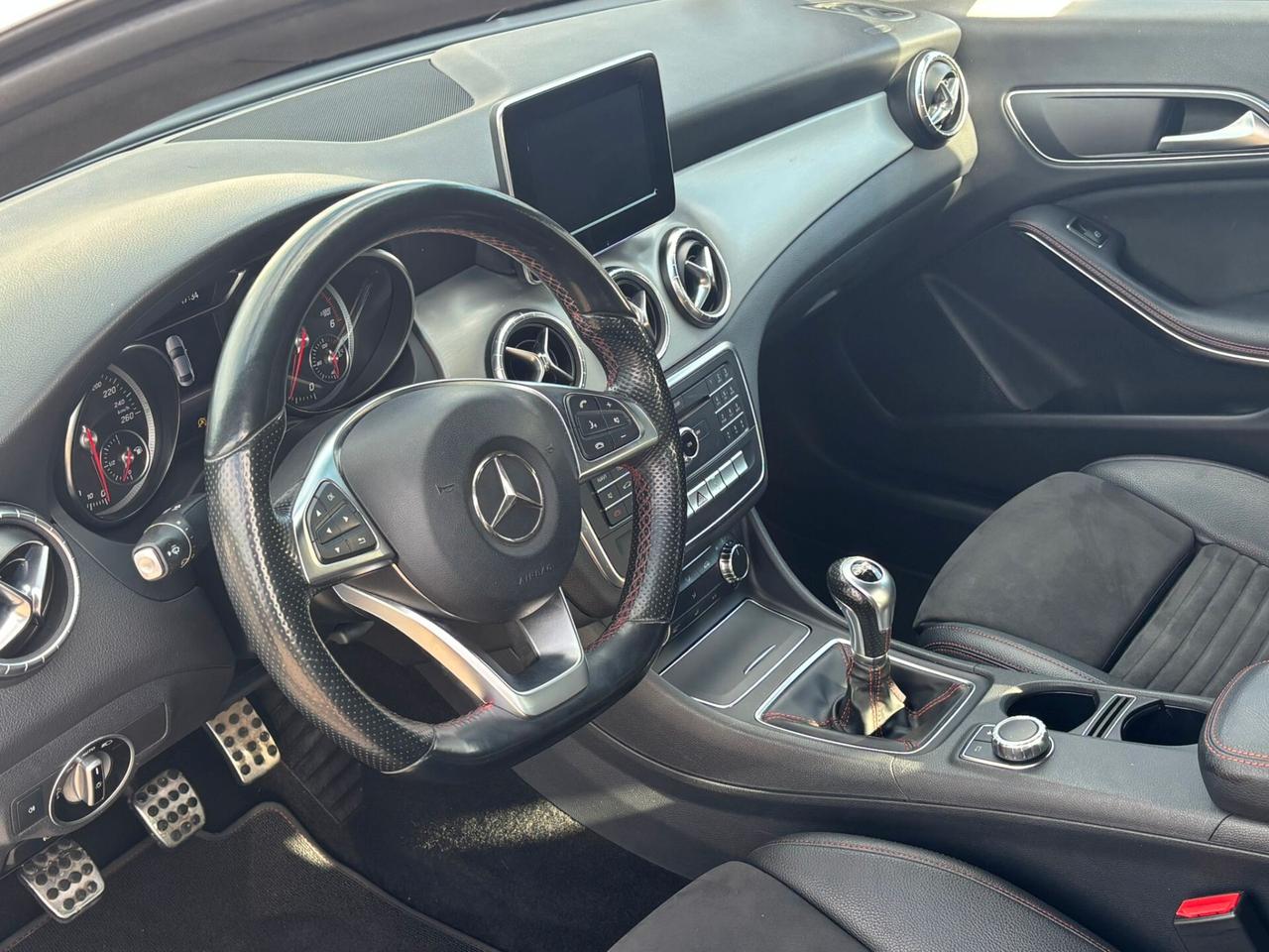 Mercedes-benz CLA 200 d Premium
