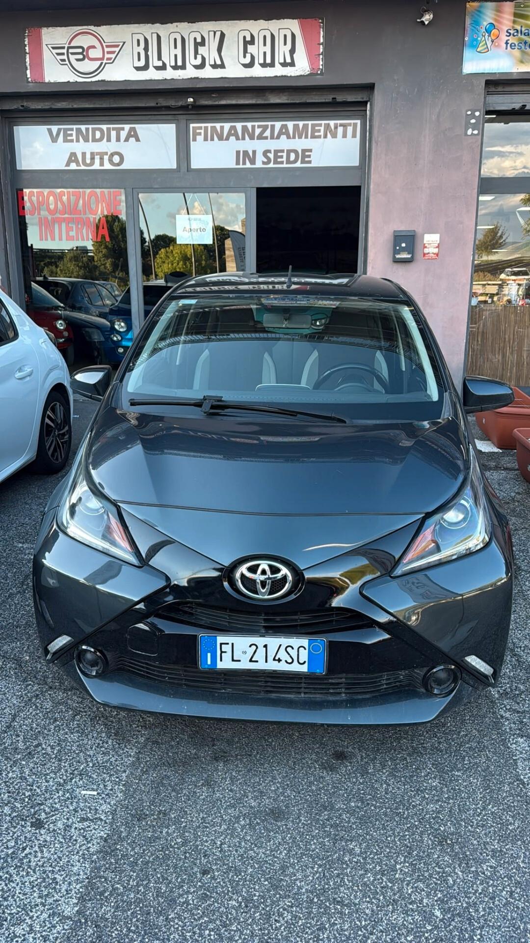 Toyota Aygo 1.0 VVT-i 69 CV 5 porte x-play TSS