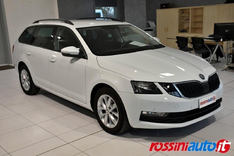 SKODA OCTAVIA WAGON 1.5 G-TEC 131 CV DSG EXECUTIVE REARVIEW