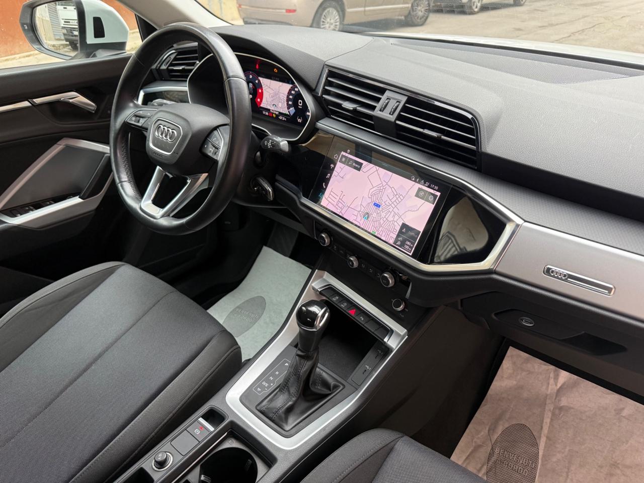 Audi Q3 35 TDI S tronic Business
