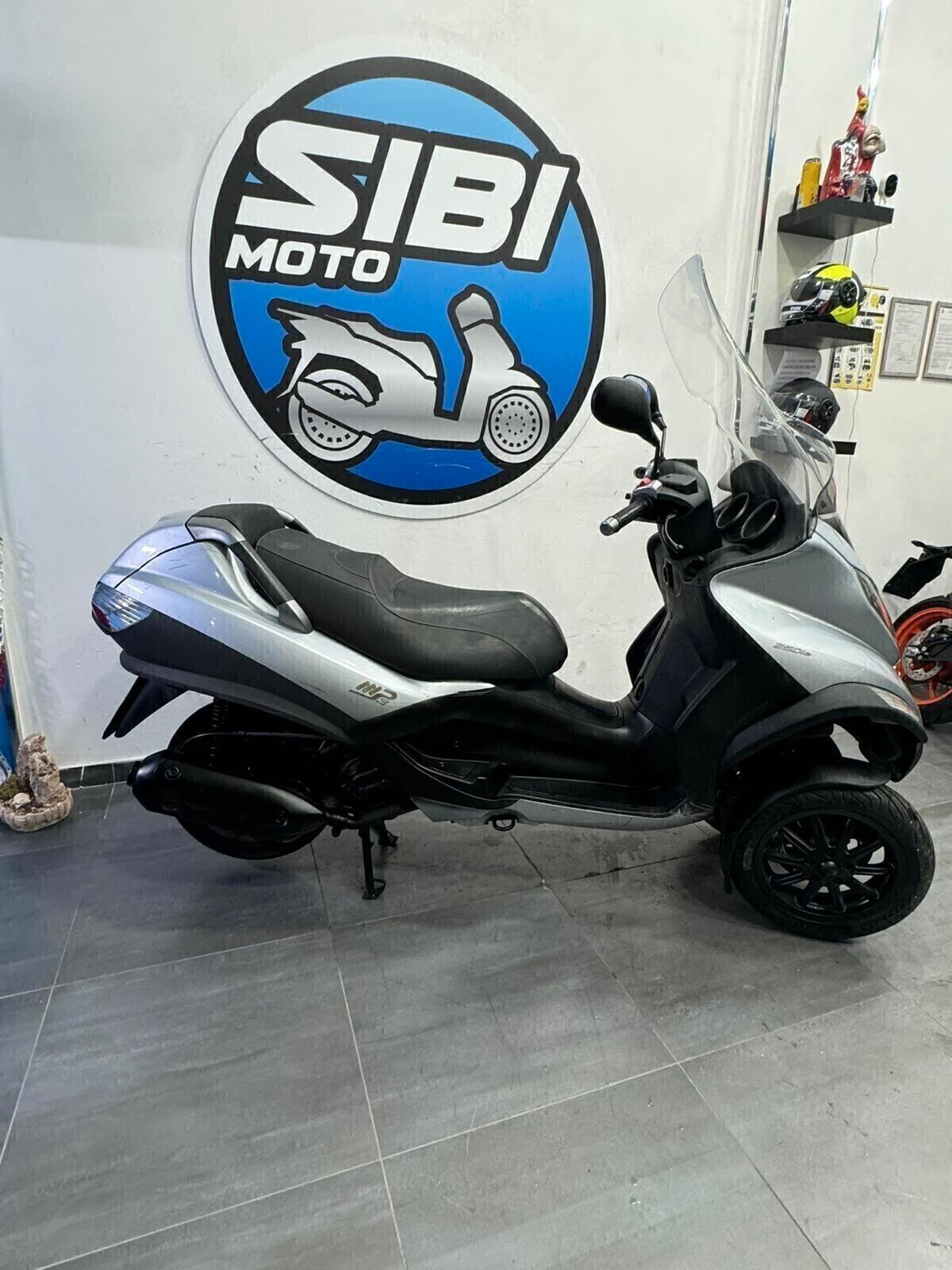 Piaggio MP3 250