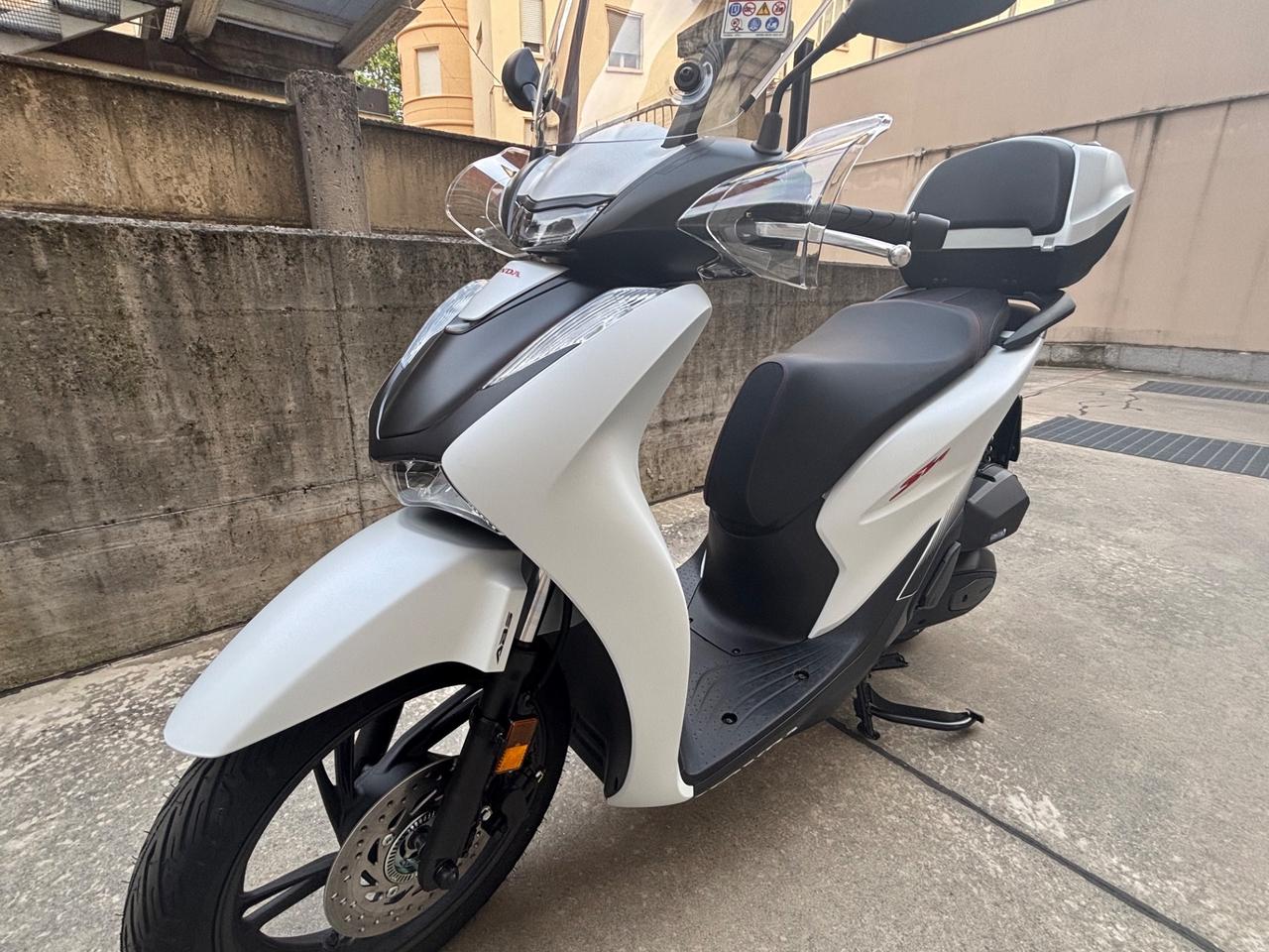 Honda SH 125 Sport Matt Pearl Cool White NUOVO