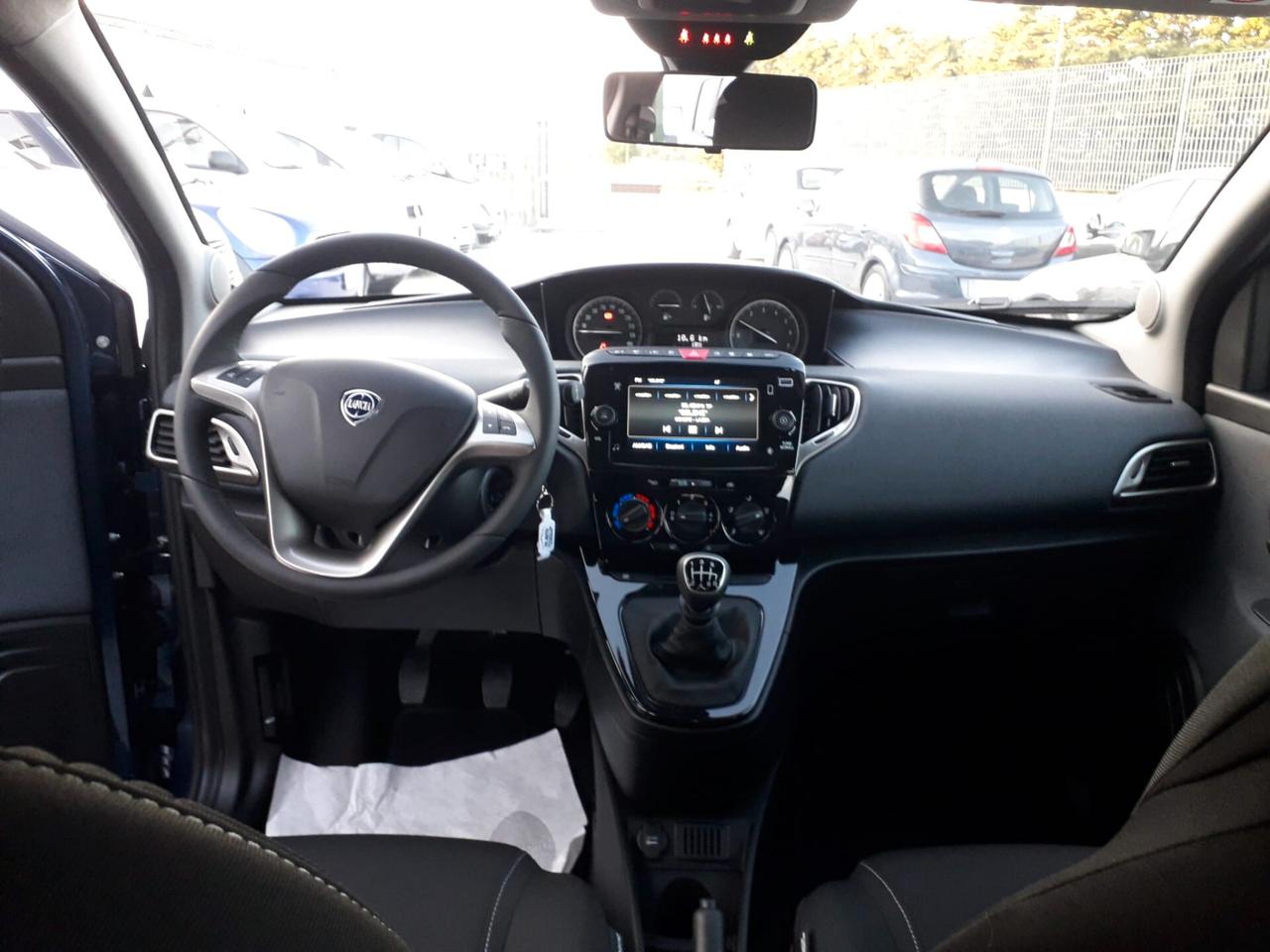 Noleggio Lancia Ypsilon 1.0 Hybrid