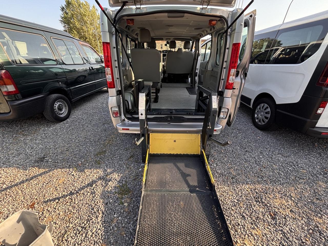 nissan primastar 7 posti trasporto 2 carrozzine per disabili