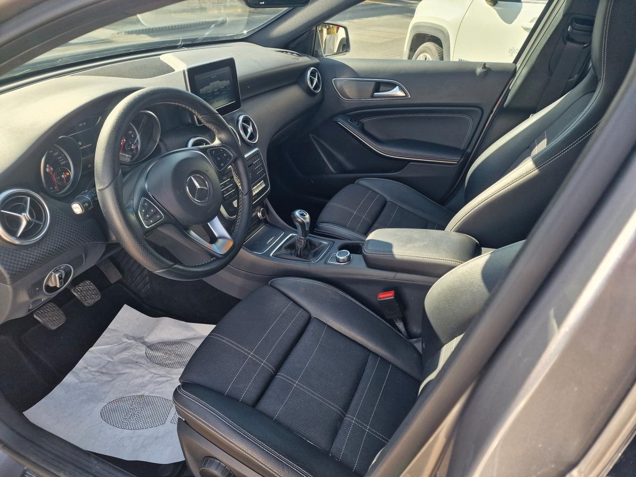 Mercedes-benz A 180 d Premium