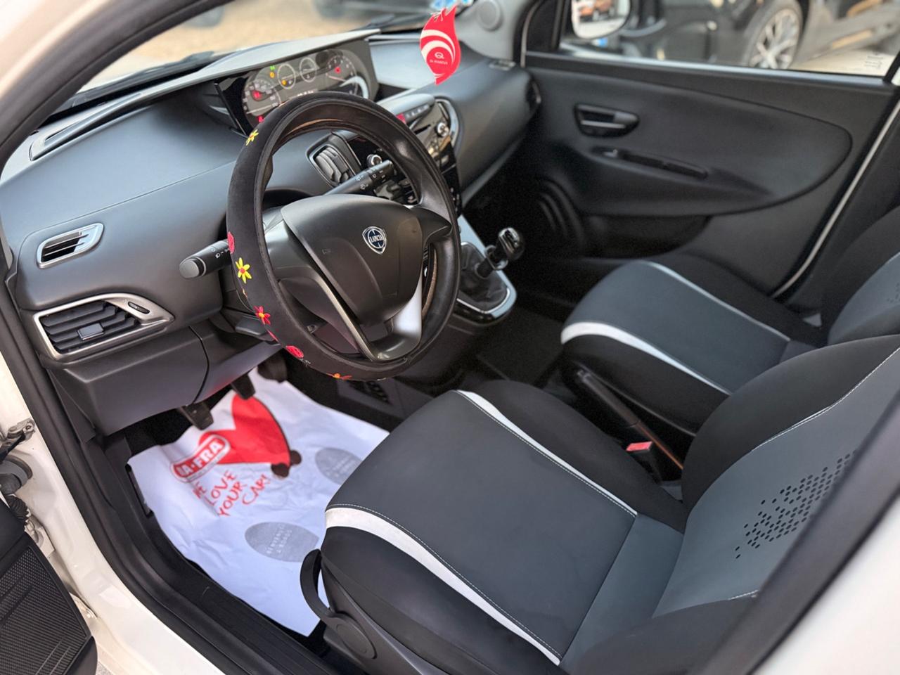 Lancia Ypsilon 0.9 TwinAir 85 CV 5 porte Metano Ecochic Elle