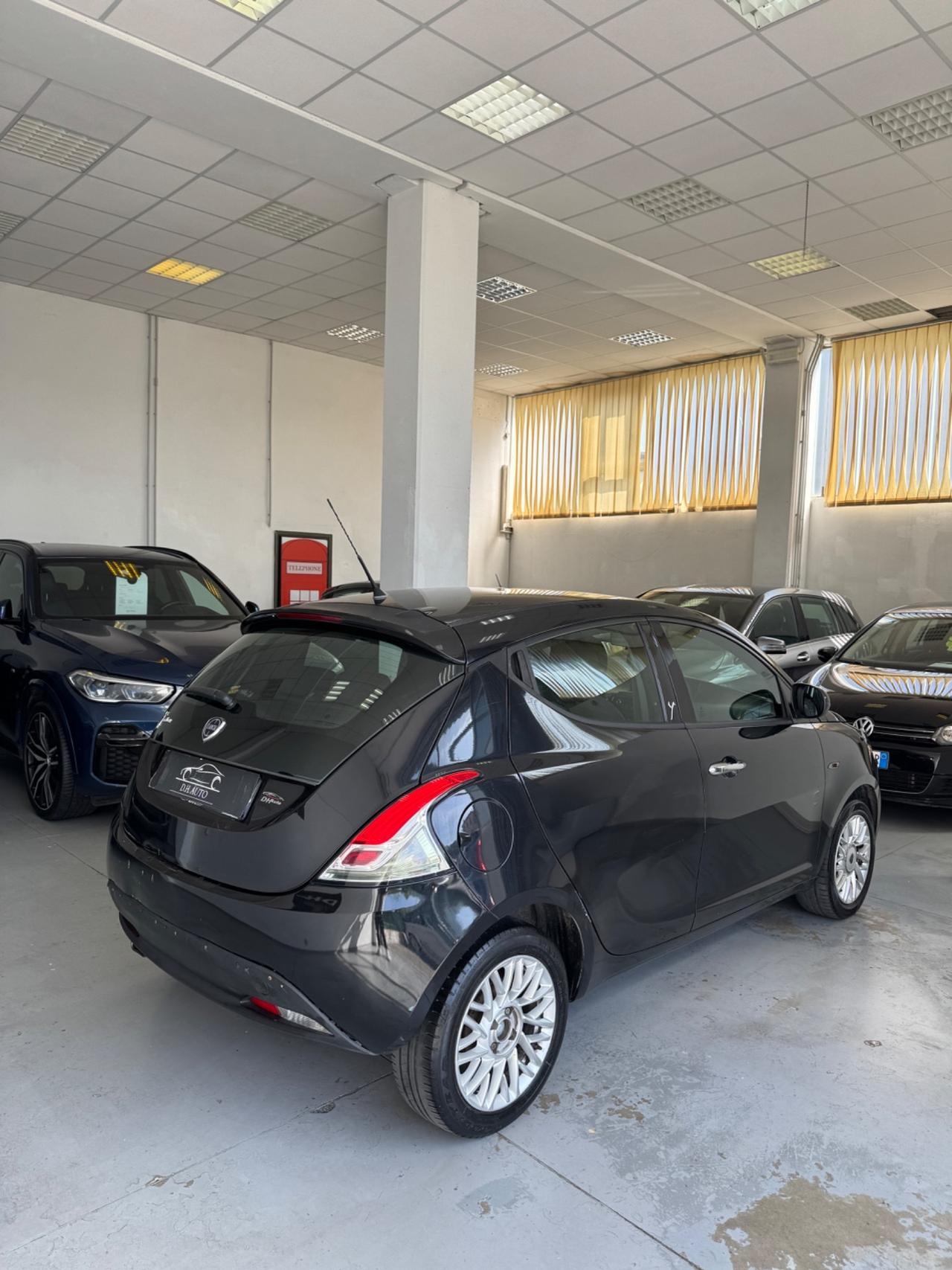 Lancia Ypsilon 1.2 69 CV 5 porte Platinum