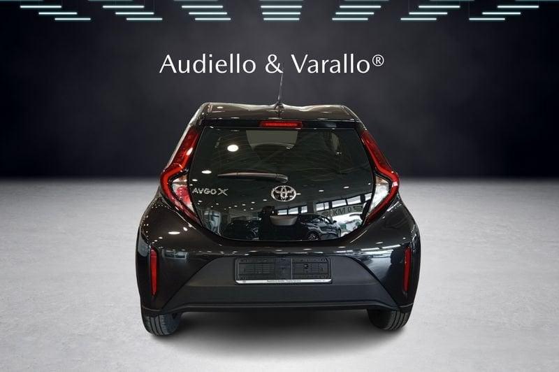 Toyota Aygo X 1.0 B.72 CV 5 p. Active + SEDILI ANT. RISCALDABILI e PROMO CERCHI IN FERRO E GOMME TERMICHE