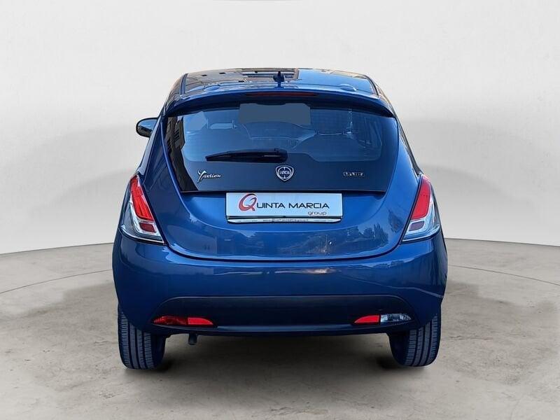 Lancia Ypsilon 1.0 FireFly Hybrid Silver