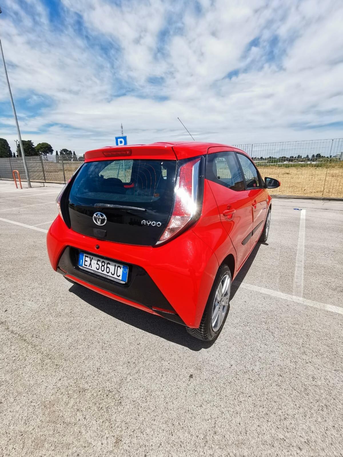 Toyota Aygo 1.0 VVT-i 69 CV 5P. x-cool 2014