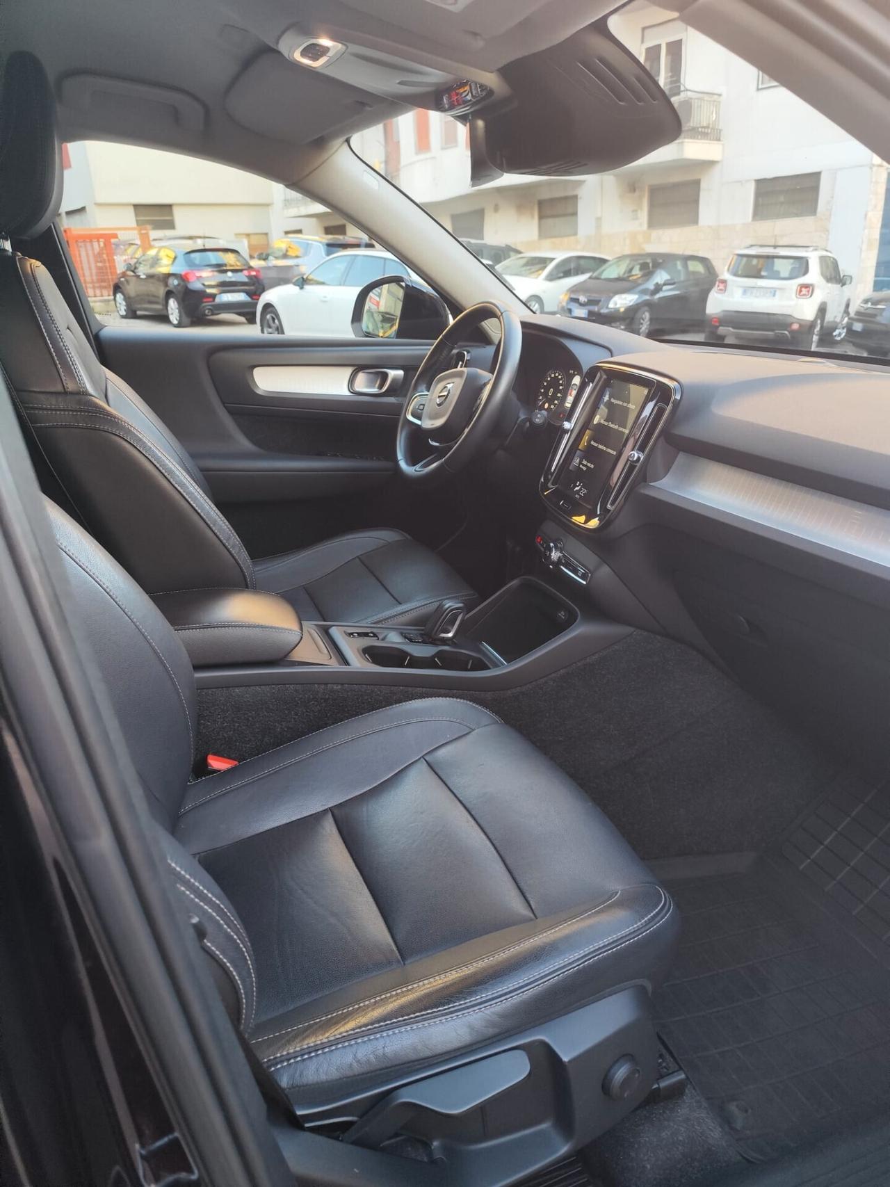 Volvo XC40 2.0 D3 Momentum * Strafull * Pelle * Navi * Garantita 12 Mesi