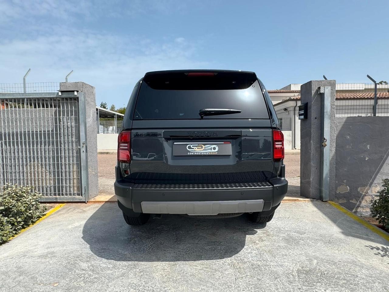 TOYOTA LAND CRUISER 7 POSTI - KM ZERO