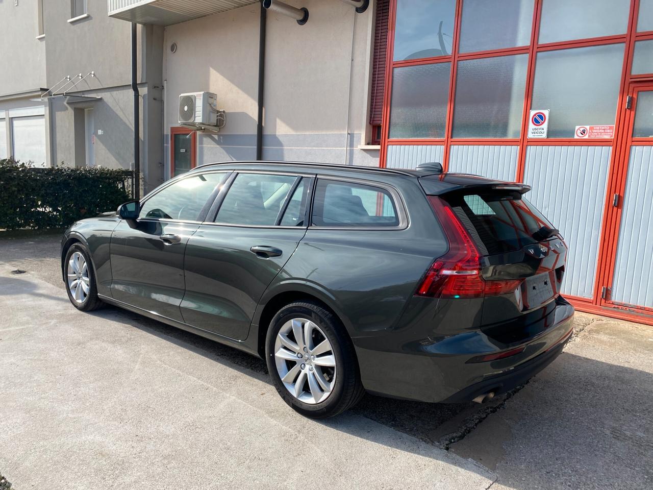 Volvo V60 B3 Geartronic Momentum Business