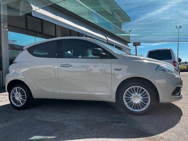 Lancia Ypsilon 1.2 Gold 69cv " BLUETOOTH/ PDC/ MOTORE NUOVO"